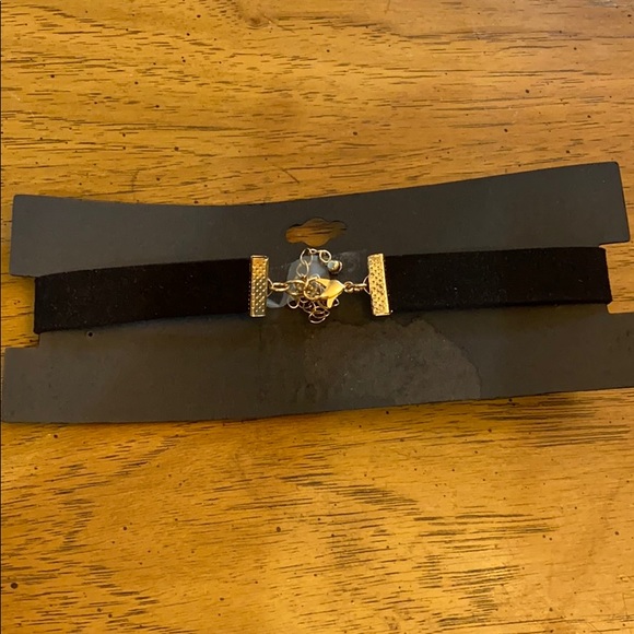 Choker necklace with adjustable sizing - Picture 2 of 3